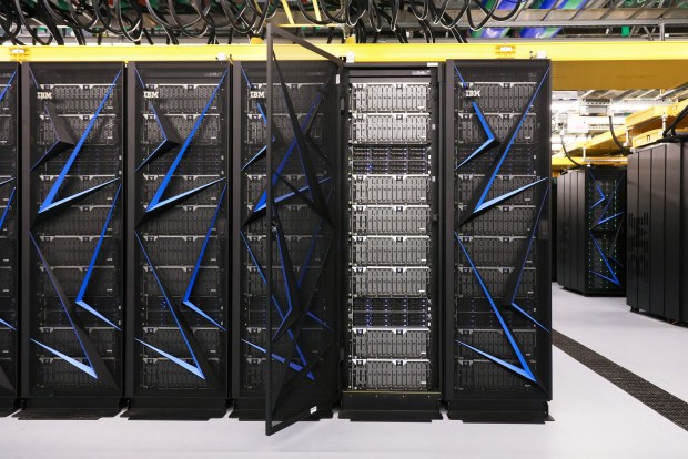 Summit-supercomputer---side-view-(wide-shot)-TAFA.jpg